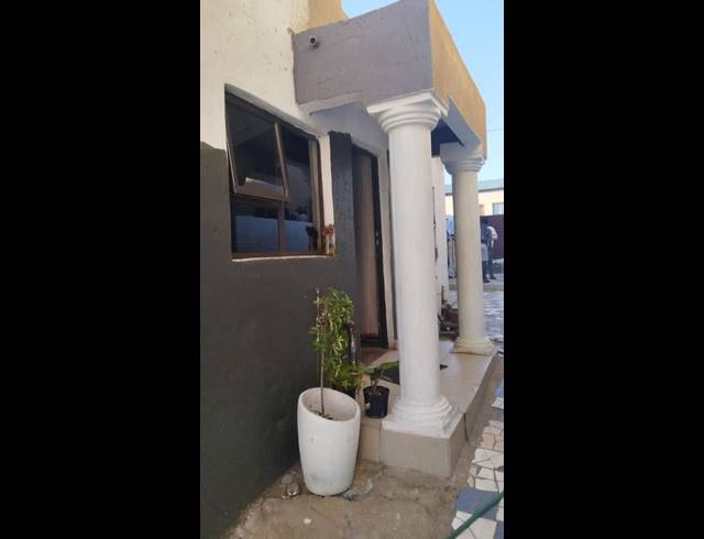 3 BEDROOM HOUSE FOR SALE IN NALEDI EXT 2